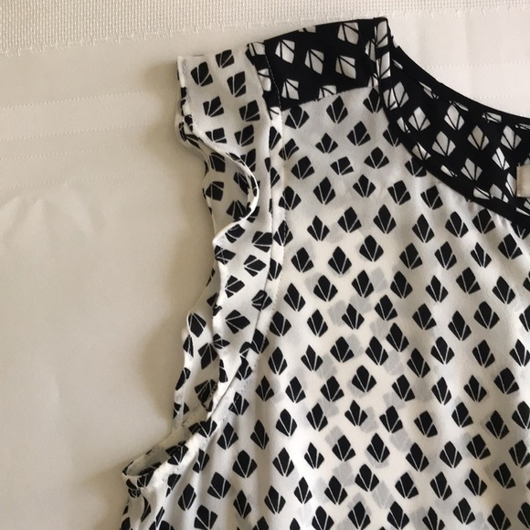 LOFT Black White Geo Print Henley Blouse Cap Sleeve Lightweight Top SP - Picture 6 of 13
